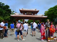 二千円札に印刷されている守礼門。