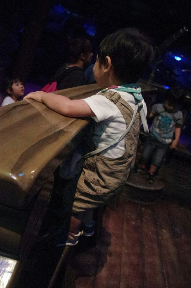 ショーの後、ケープコッドクックオフのショーが見れない方の席でお昼。<br />ショーを見る席の方はすごい行列でした<br />(。>д<)<br /><br />お昼後、マーメイドラグーンに行き、キングトリトンのコンサートのファストパスを取得。一番最後の回でした。<br />その後アリエルのプレイグランドへ。<br />