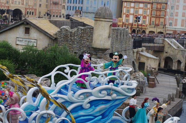 ミッキーがこっちをみてくれました♪<br /><br />七夕の衣装も可愛いです(*´ω｀*)