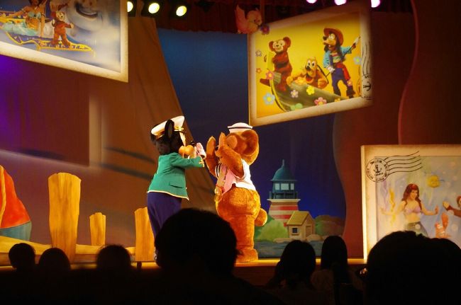 ショーを見ながら休憩。<br />こどもをノリノリでした♪