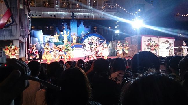 マイフレンドダッフイーの後。<br />本日二回目のテーブルイズウェイティングを見ることに。<br />今度はビデオは撮らず見ることに専念しました。<br />一番後ろの席だったのでベビーカーは近くに置いたままで良かったです。<br /><br />見ることに専念するとダンサーさんの声など細かいところが見れて面白かったです♪