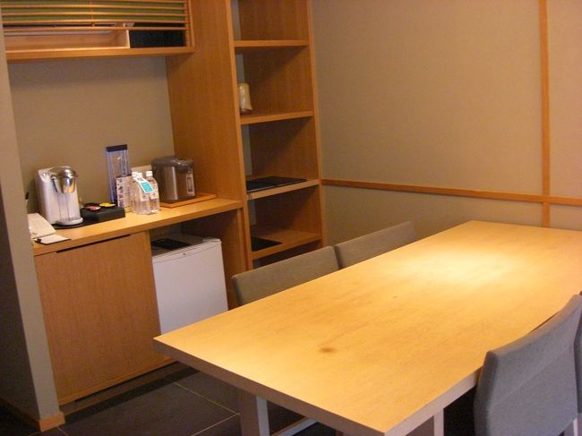 ここからお部屋案内<br />ダイニング：ごはんはこっちで食べました。<br />お座敷でも食べられるようでした。