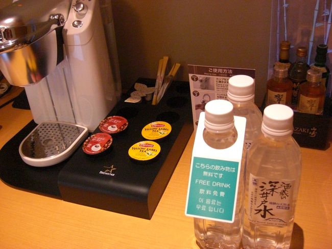 バリスタにはコーヒーと紅茶。<br />お水は３本。