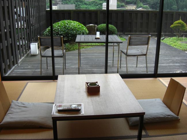 ダイニングから庭のほうへ