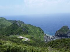 展望台からの眺めです。風がそよそよととても気持ち良かったです。工事関係者の人たちが、昼食をとったり昼寝したりしていました。