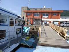 宝当桟橋から船に乗って10分くらいで高島に到着
いよいよ神社が近づいてきました