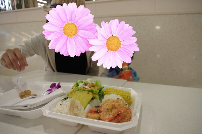 早速トロリーバスでアラモアナセンターへ<br />ハワイ行く度に食べているガーリックシュリンプ♪