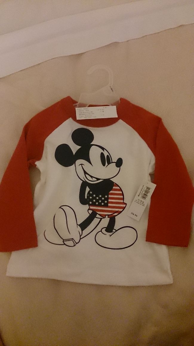 オールドネイビーミッキーシャツ<br />ミッキーのパンツがアメリカでいい感じ♪
