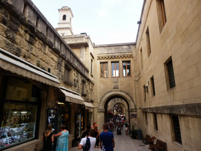 実は予約したホテルがこの辺ですが通り過ぎてしまいました。