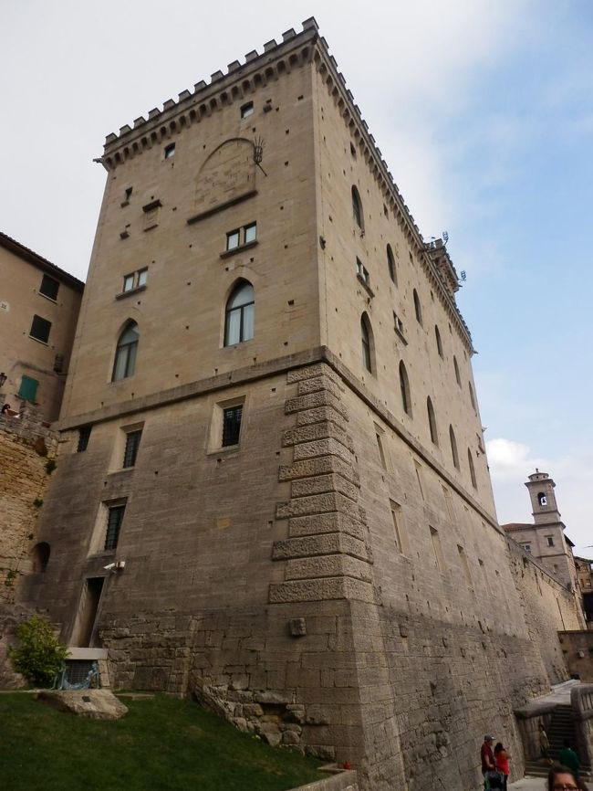 結構壮大な政庁です。