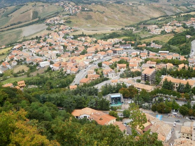 ロープウェイで上がってくる人もいます。