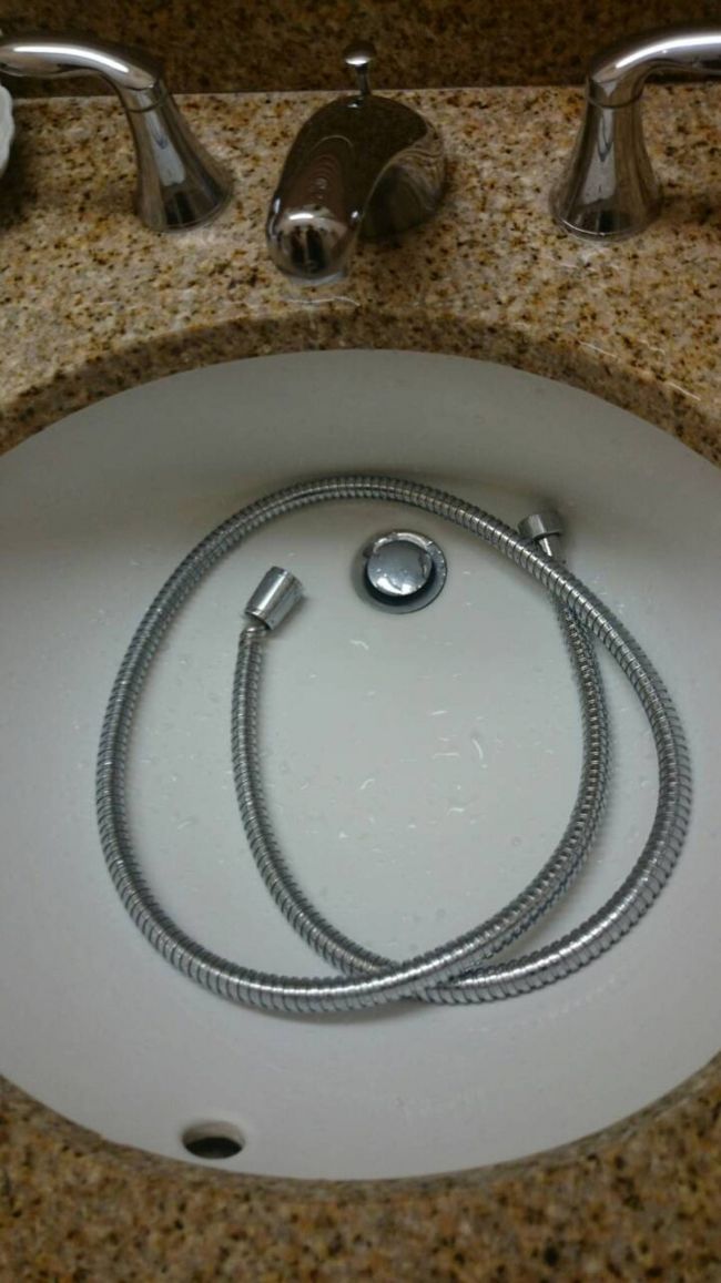 フロントに行き修理をお願いしました。<br />少し時間かかりましたが修理してくれました