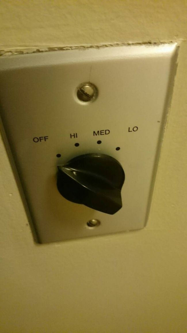 ホテルのエアコンoffの横がhi！！<br />さすがハワイ★