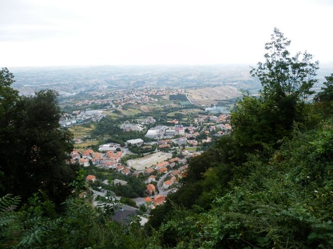 坂を上がりながら眼下の景色を撮影。