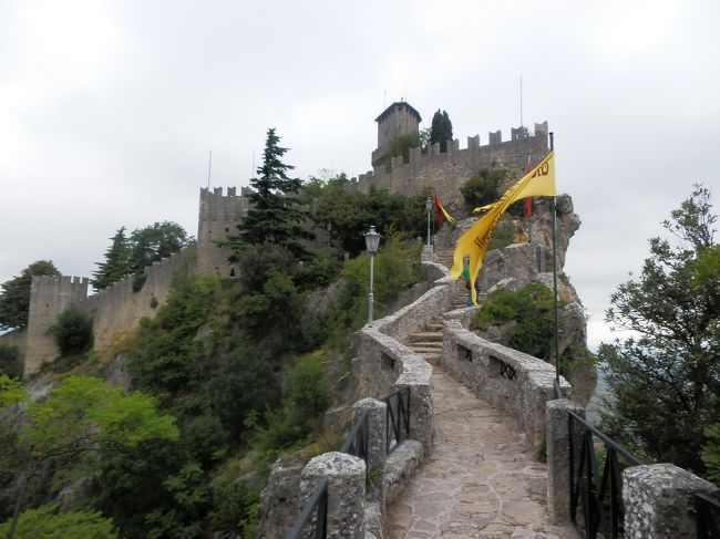 先進むのは明日へのお楽しみ。リベルタ広場へ引き返します。