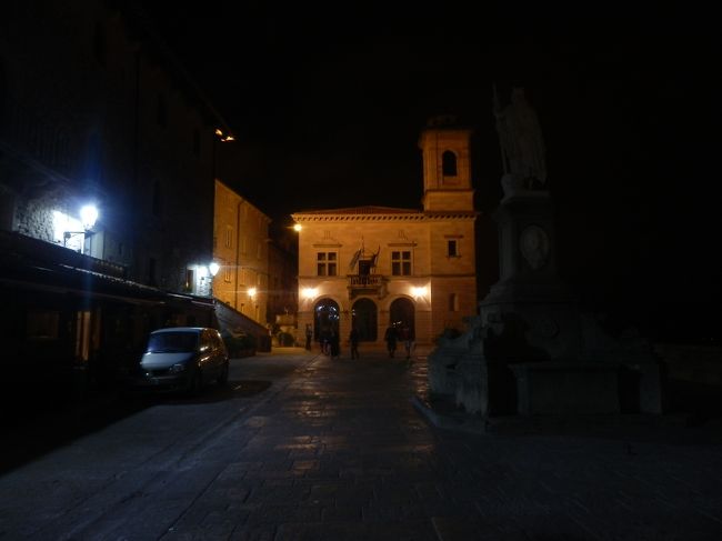 美術館のライトアップも美しいですね。