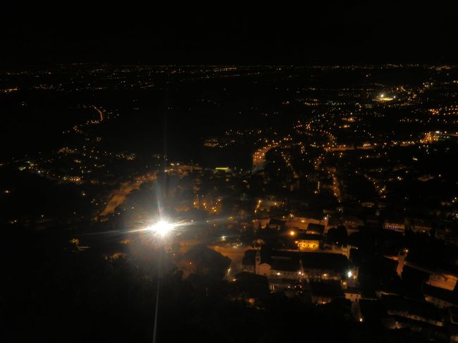 眼下のサンマリノ街のライトアップ。美しいです！