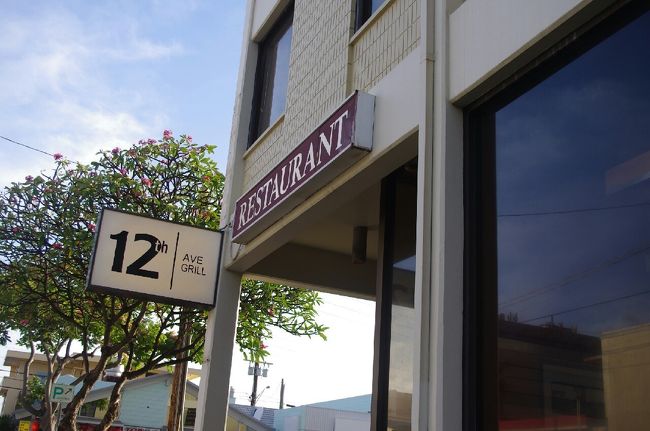 二階建てのオープンバスに乗り12thアベニューグリルへ