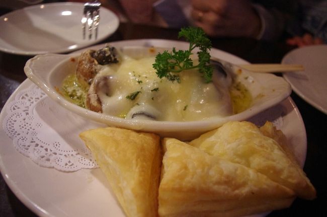 エスカルゴ久しぶりに食べてみたくて。<br />イメージと違うものが来ました