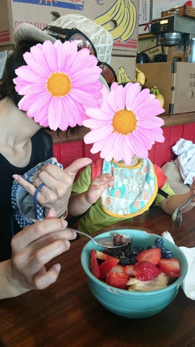 歩いてボガーツカフェへ<br />アサイボウルをいただきました♪