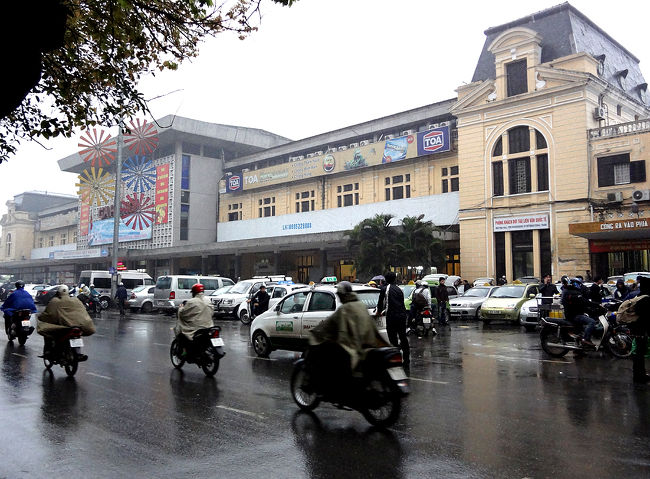 2月14日（火）午前7時前、ハノイ駅に到着。<br /><br />小雨が降っていて、ホーチミンの暑さが嘘のようにこちらでは肌寒い。