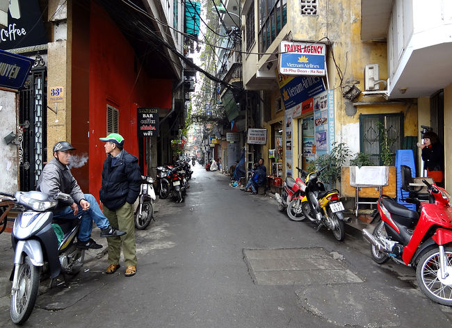宿近くの路地。
