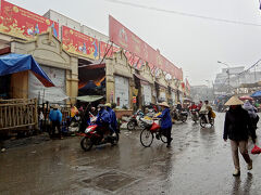 APTトラベルの近くにあるドンスアン市場前。