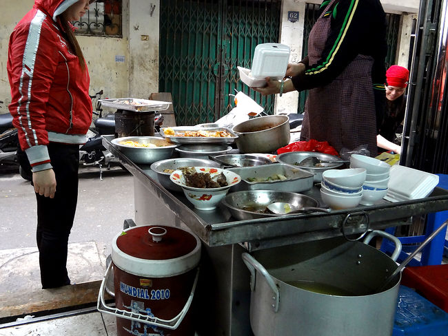 私も近くの食堂に入って昼ご飯にしました。