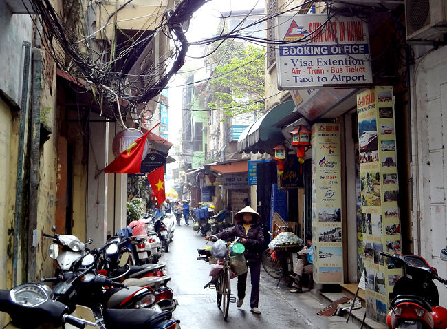 さらに路地を歩きます。