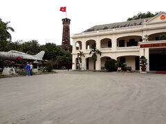 ハンボン通りからディエンビエンフー通りを歩き、レーニン公園の横を通って「ベトナム軍事歴史博物館」にやってきました。

入場料2万ドン+カメラ持込み料3万ドン。