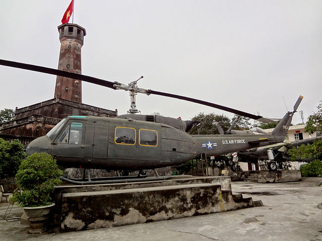 ベトナム戦争当時の武器類や戦闘機、戦車などが展示されています。