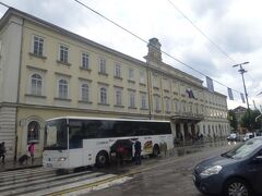 リャブリーナ駅（9:06着）
このバスでポストイナ鍾乳洞に行きます。(10:10-11:00)