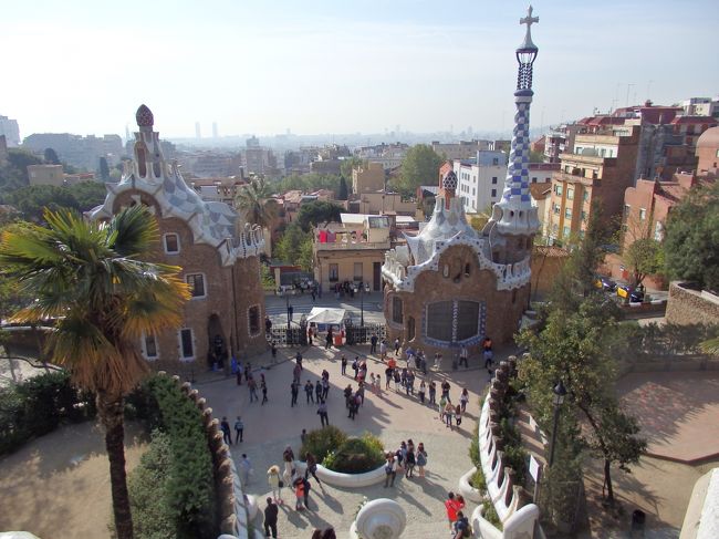 ツアーの最初はグエル公園から