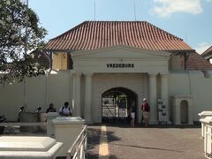 要塞博物館へ来ましたが、月曜で休館日でした。