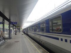 ２時間遅れでフェルトキルフ駅（オーストリア）に到着（9:40着）
