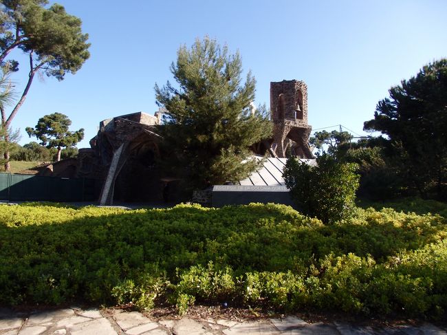 コロニア・グエル教会<br />他の見学者も少なく　ゆっくり見れました