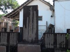 インドネシア日本友好の碑
天皇陛下もいらしゃったそうです。
終戦後、日本軍兵士の一部が、そのままインドネシアに止まり、オランダ軍と戦ってインドネシアの独立に貢献したそうです。