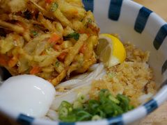 再び階段を下りた先の参道にあるこんぴらうどんで昼食。