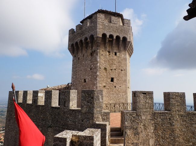 チェスタの塔の全貌。