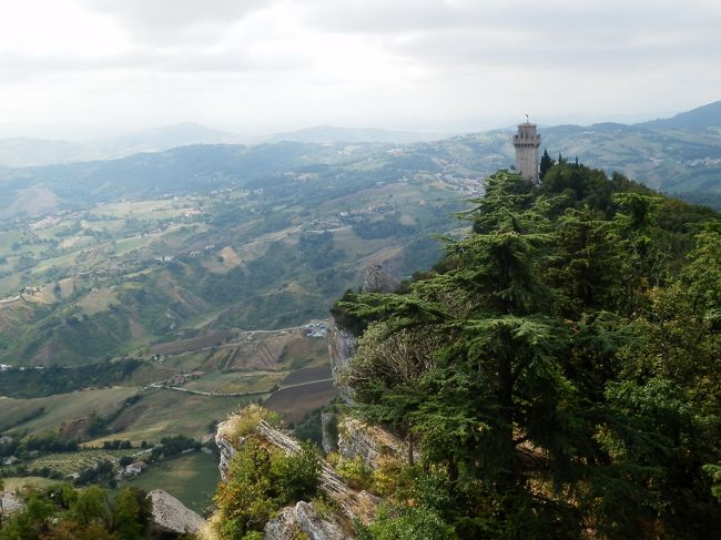 ロッカ・モンターレと周囲のパノラマ、本当に素晴らしい景観です！