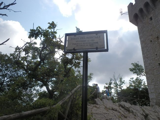 塔には上れないようです。