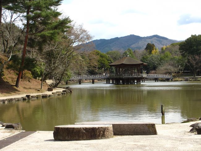 　しつこくまだ浮見堂を眺めています。