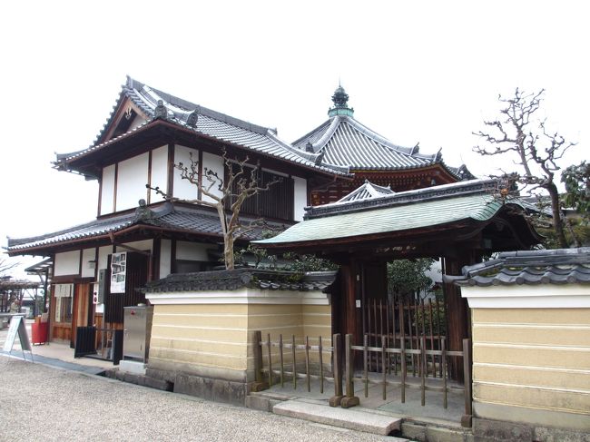 　南円堂に続く建物