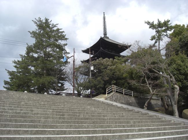 　さらに進むとこちらは猿沢の池のそばにある五十一階段