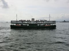 15:25
レトロな船が香港島と九龍を結ぶ天星小輸(スターフェリー)は1888年に就航しました。
なんだか面白い形をしていますね。