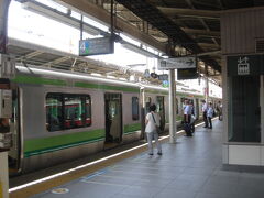 横浜駅に停車中の横浜線直通電車です。