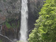 奥日光３大名瀑

あまりにも有名な「華厳の滝」

上から見た滝
