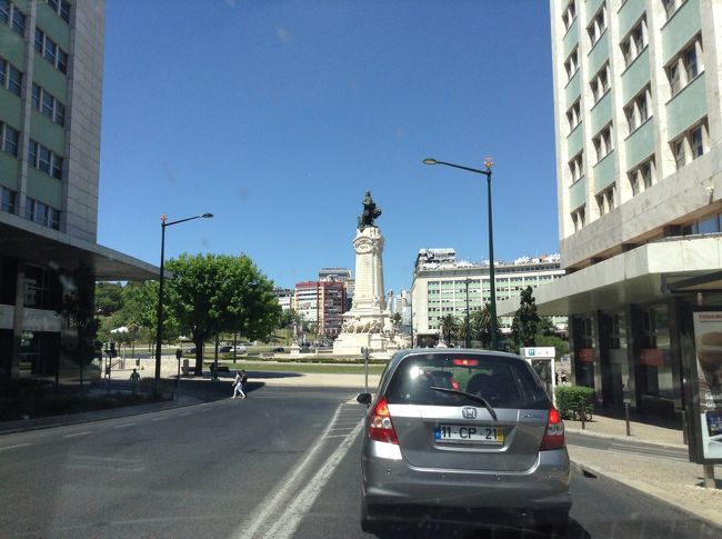 リスボンの街に入って宿に荷物を置き、<br />レンタカー返却の為空港へ向かいます。