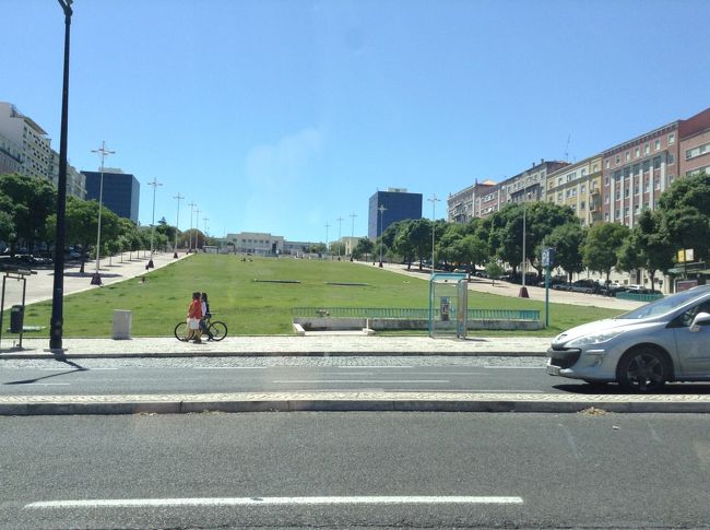 キョロキョロしながら運転