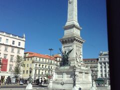 空港からバスでリスボンセンター近くまで行きます